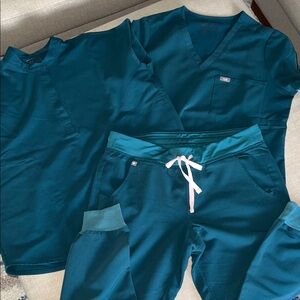 Figs Caribbean Blue Scrub Set